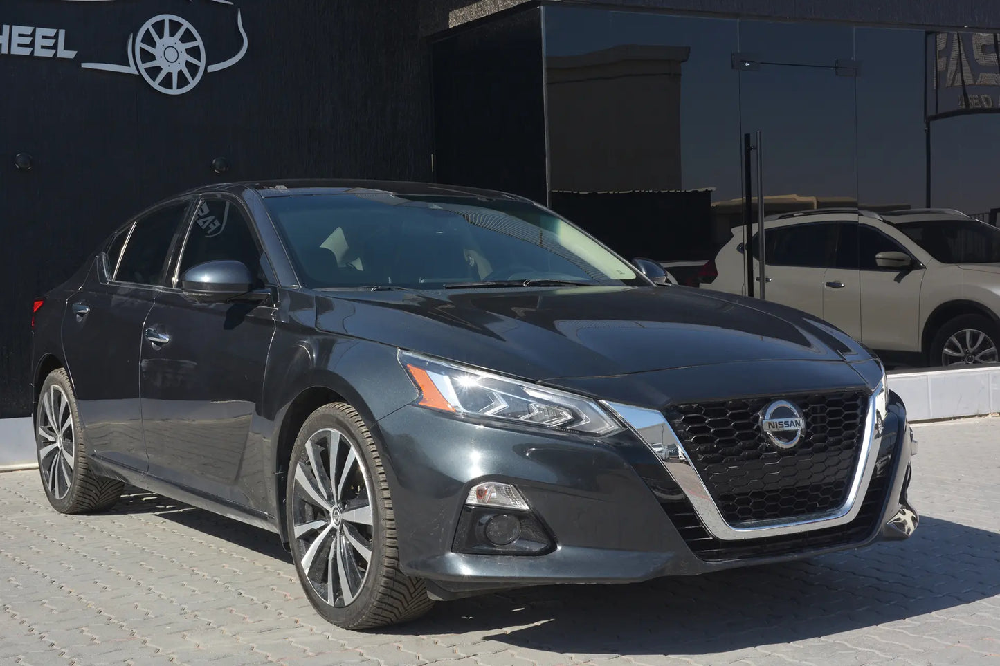 2019 Nissan Altima Platinum Clean tite